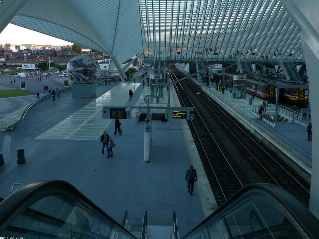 យុទ្ធសាស្ត្រស្លុតសម្រាប់ការប្រាស្រ័យទាក់ទងដែលមានអនុខ្លះ