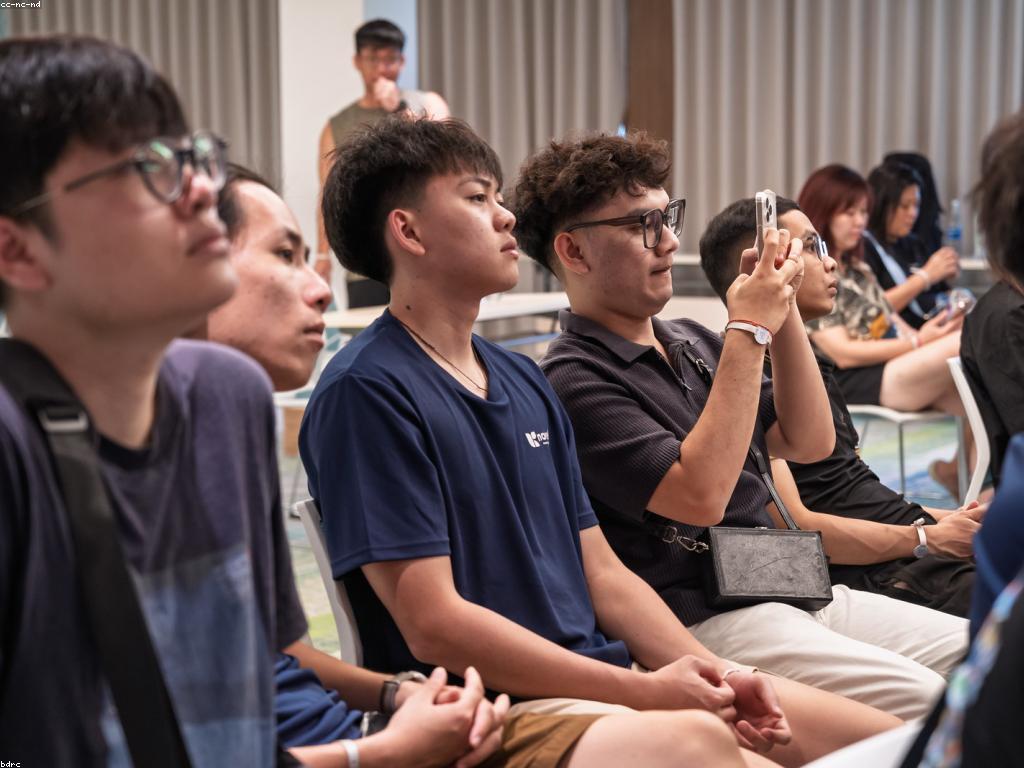 ពិនិត្យស្លុត: របៀបពិនិត្យនិងដោះសោគំរូ